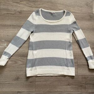 GAP Women's White and Gray Striped Crew Neck Sweater